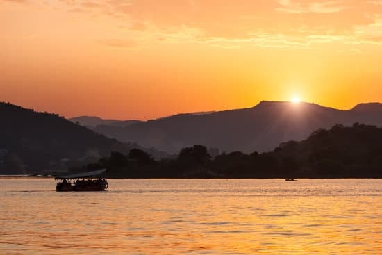 5 Nights 6 Days Rajasthan Udaipur Tour - Lake Pichola Boat Ride Udaipur