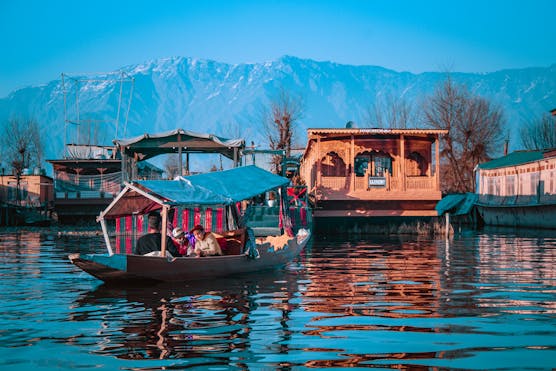 6 Days 5 Nights Kashmir Tour Packages - Dal Lake Boat Ride View Kashmir