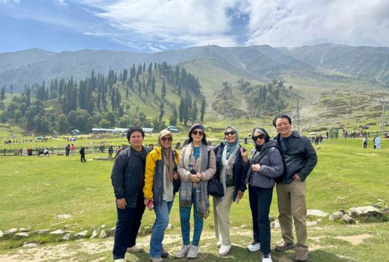 6 Days 5 Nights Kashmir Tour Packages - Guests Photo