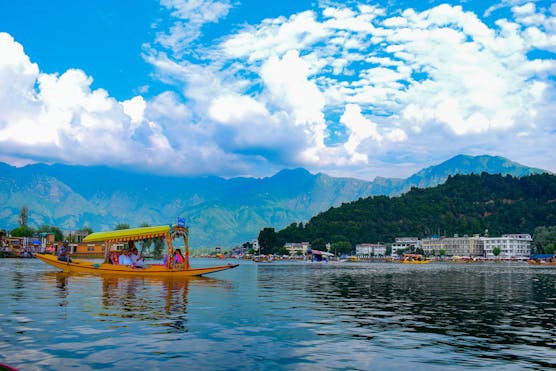 Kashmir Tour from Delhi - Dal Lake Kashmir