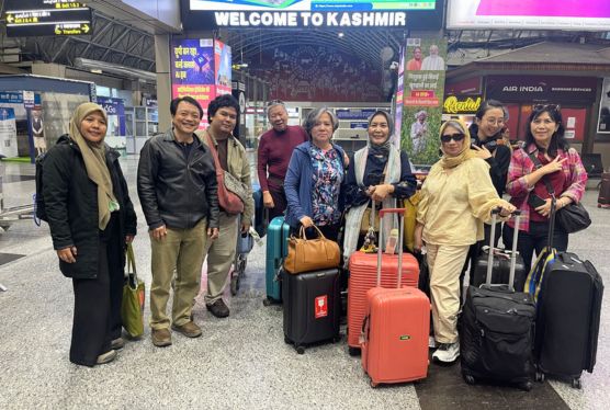 Kashmir Tour from Delhi - Guest Welcome - Kashmir