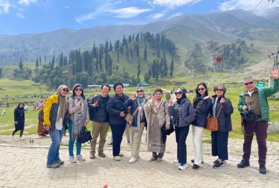 Kashmir Tour with Taj Mahal - Gulmarg Kashmir