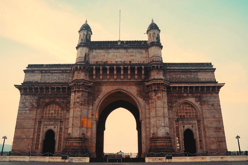 Mumbai Tour Packages - Gateway of India - India Bon Voyage