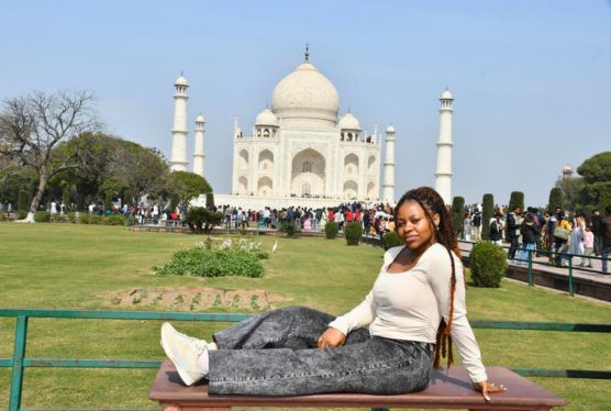 Overnight Taj Mahal Tour with Fatehpur Sikri from Delhi - guest Taj Mahal Agra