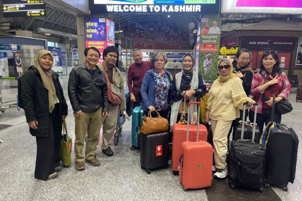 Delhi Agra Jaipur Kashmir Tour Package 8 Days