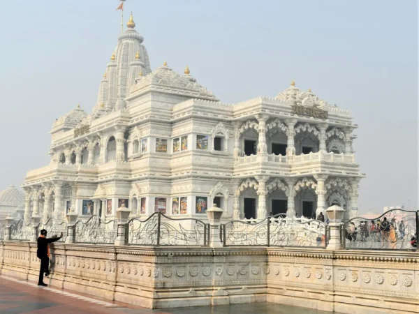 Overnight Taj Mahal tour with Mathura and Vrindavan